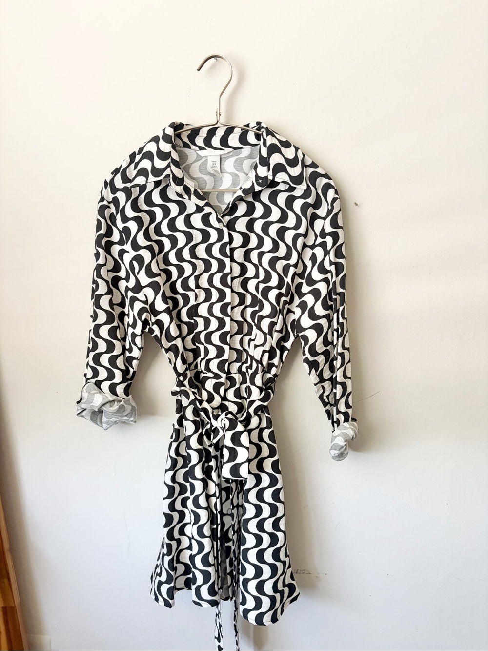 H&M Black & White Wave-Pattern Shirt Dress